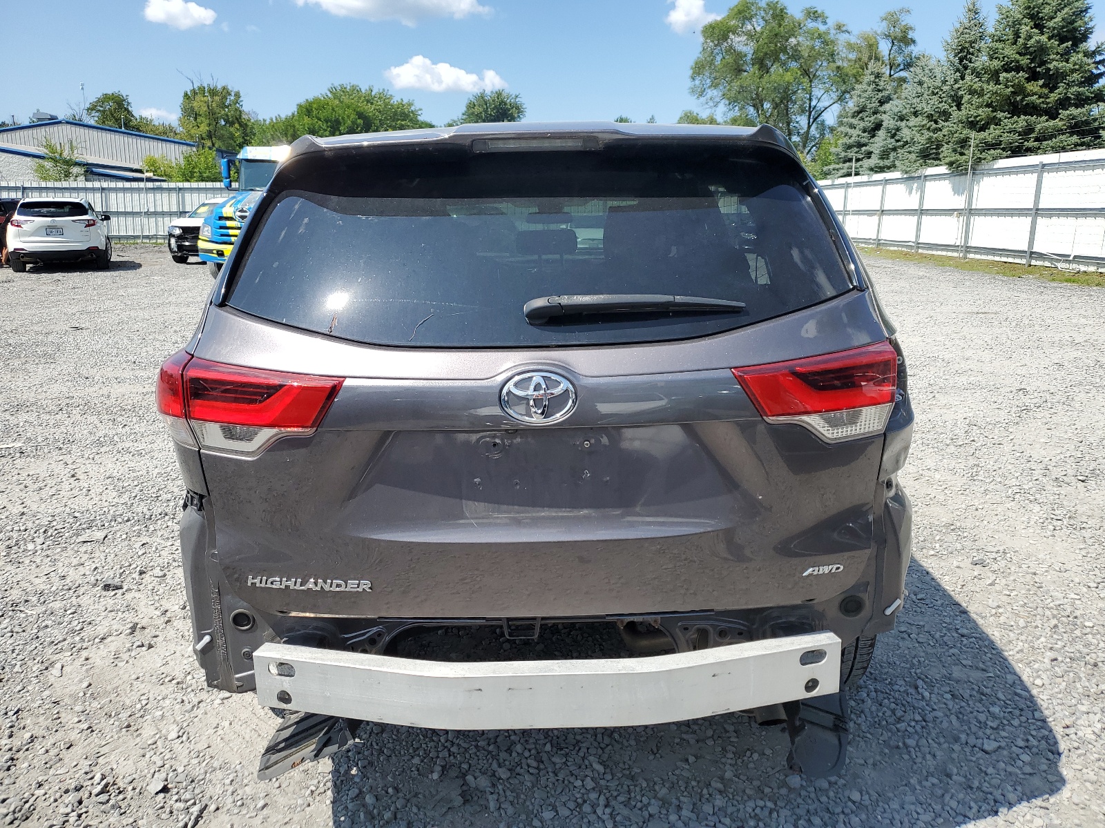 5TDBZRFH2KS942387 2019 Toyota Highlander Le