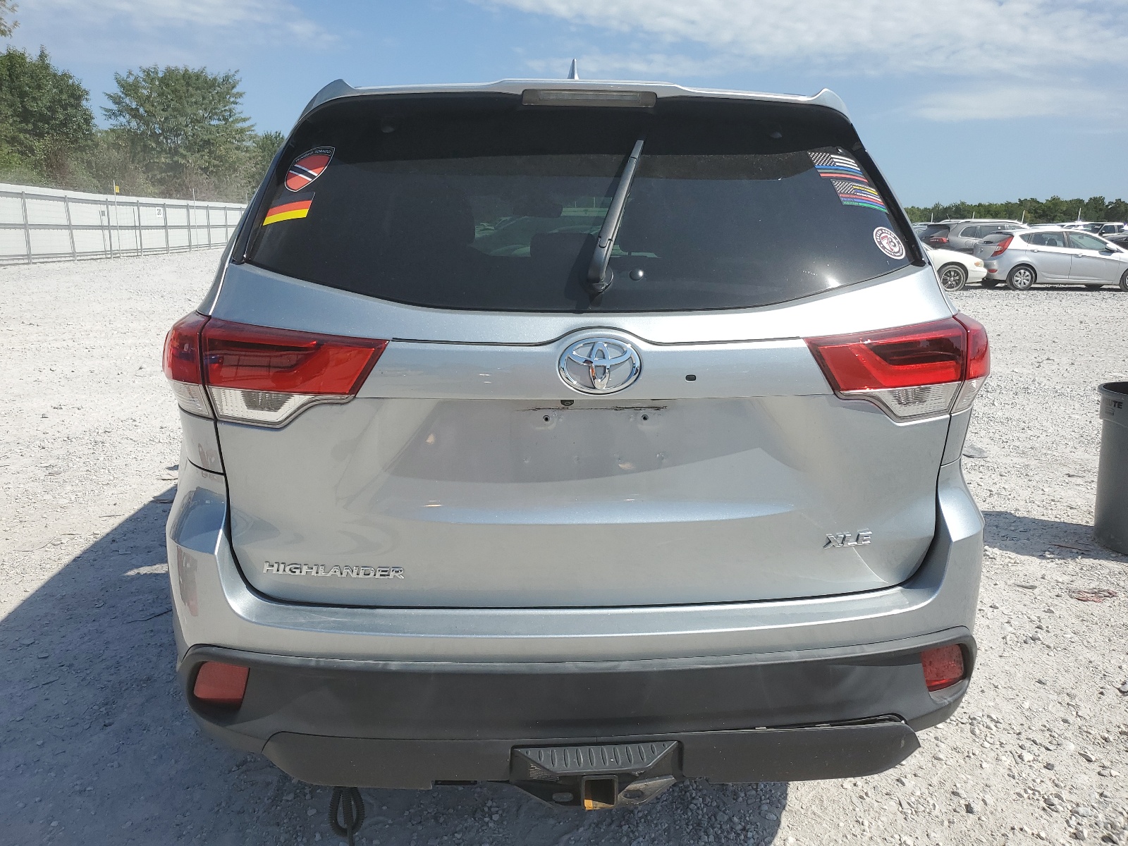 5TDJZRFH0KS579700 2019 Toyota Highlander Se