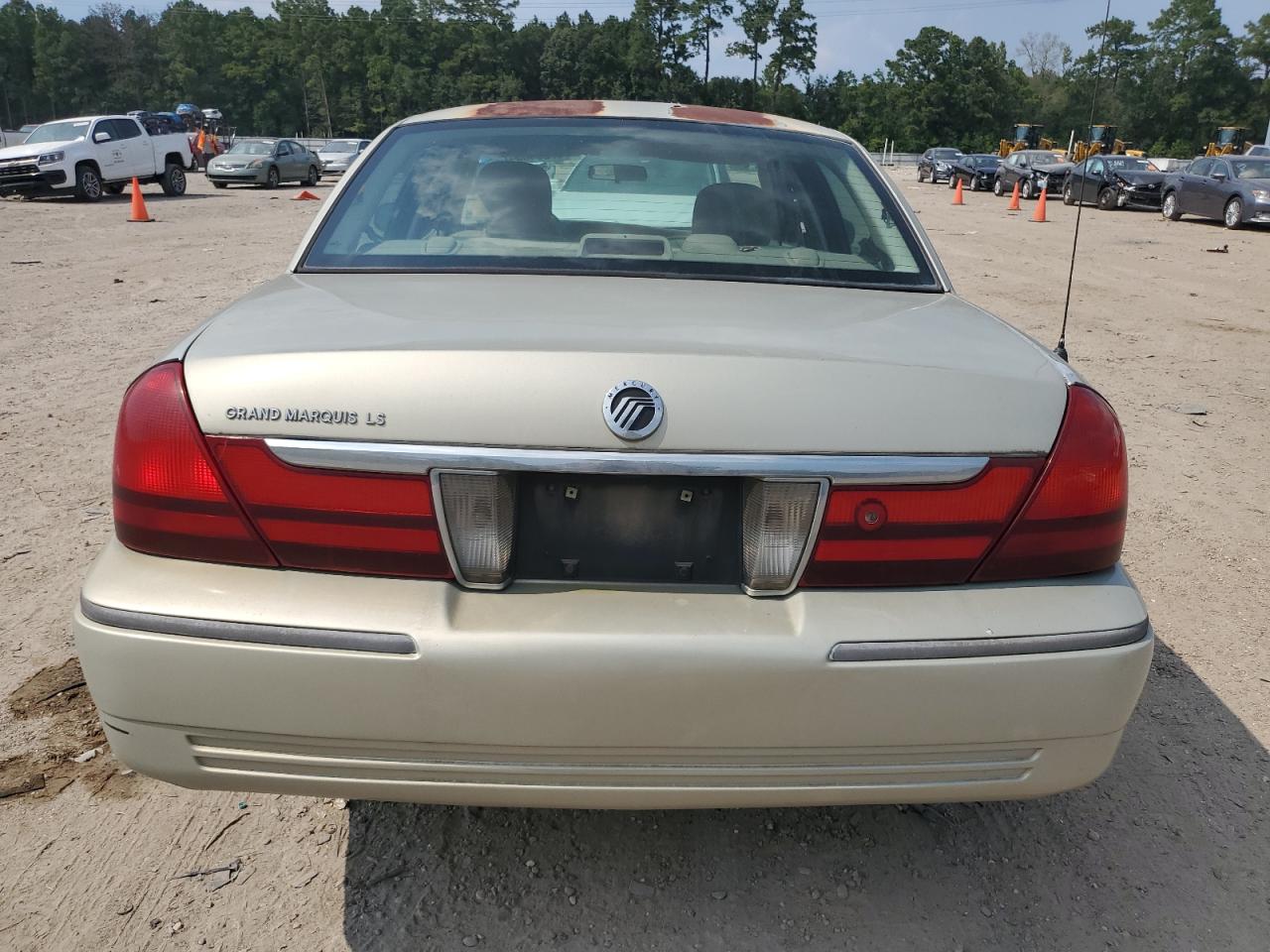 2005 Mercury Grand Marquis Gs VIN: 2MEFM74W05X630274 Lot: 67284534