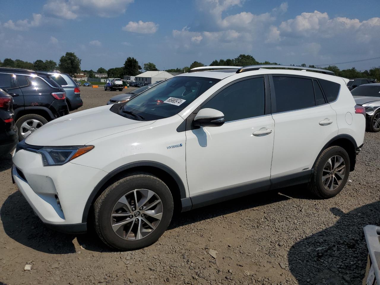 JTMRJREV1HD093497 2017 TOYOTA RAV 4 - Image 1