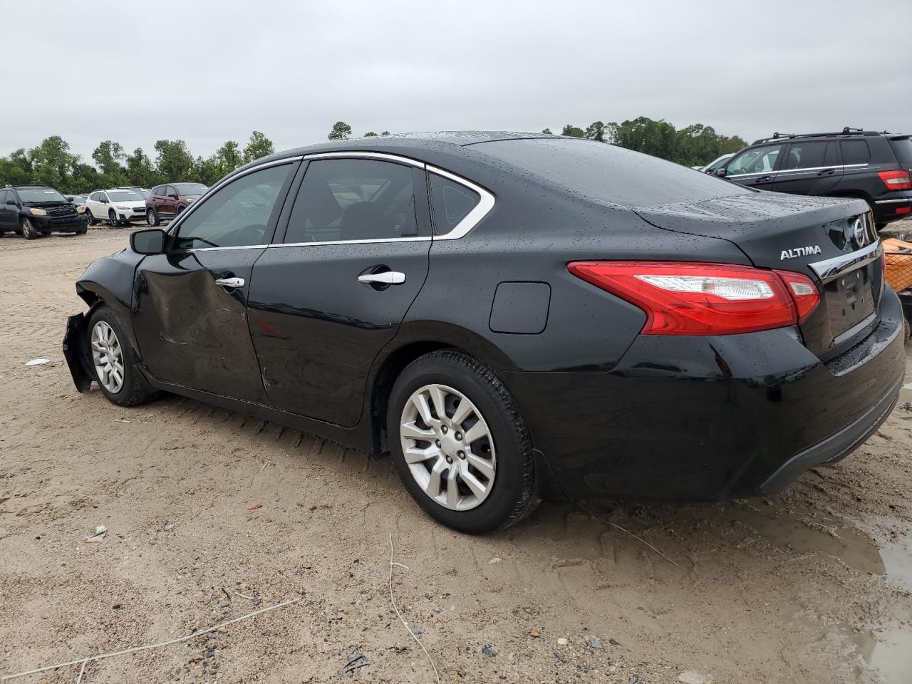 2017 Nissan Altima - Image 2