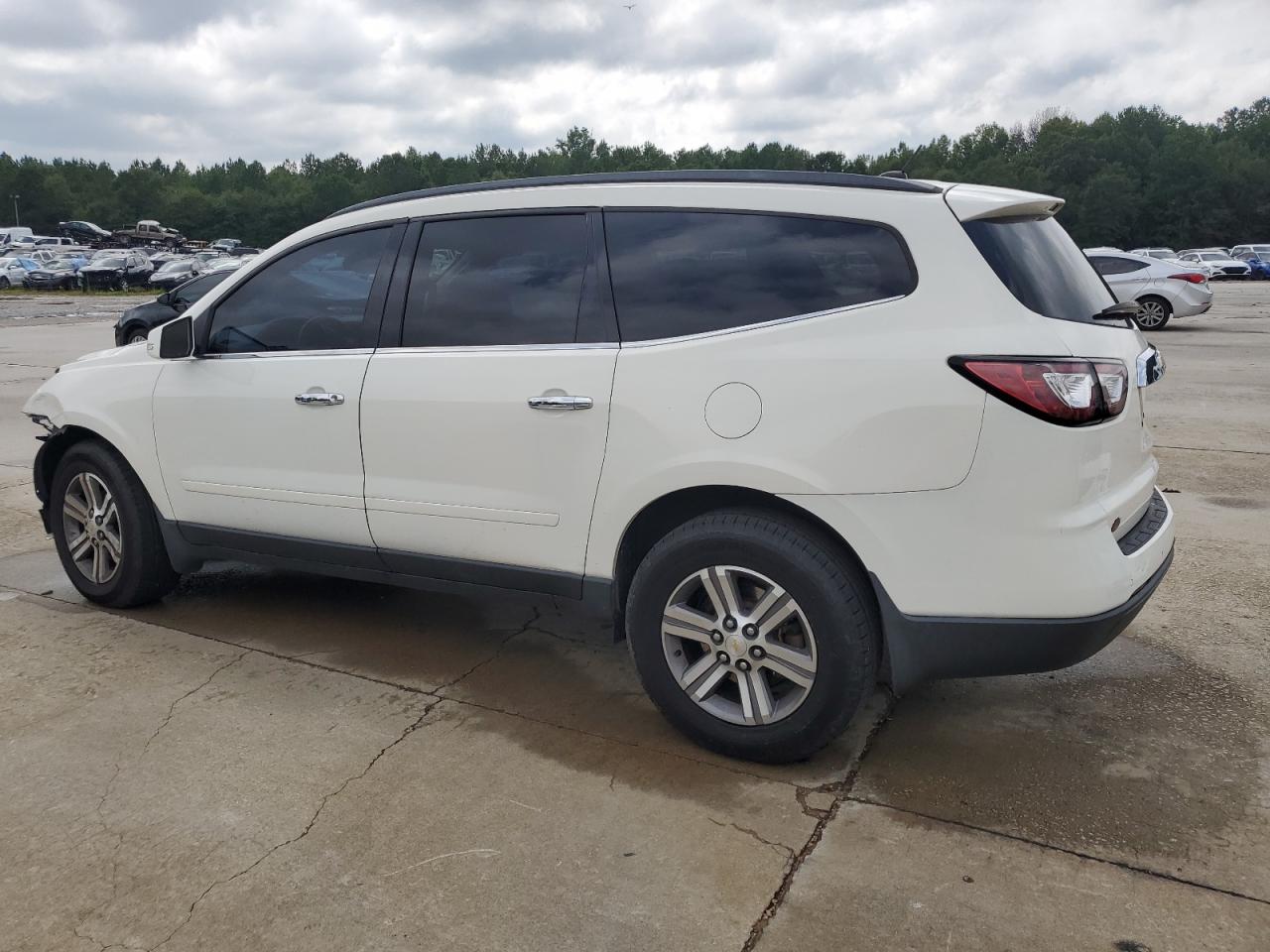 1GNKRHKD5FJ180003 2015 CHEVROLET TRAVERSE - Image 2