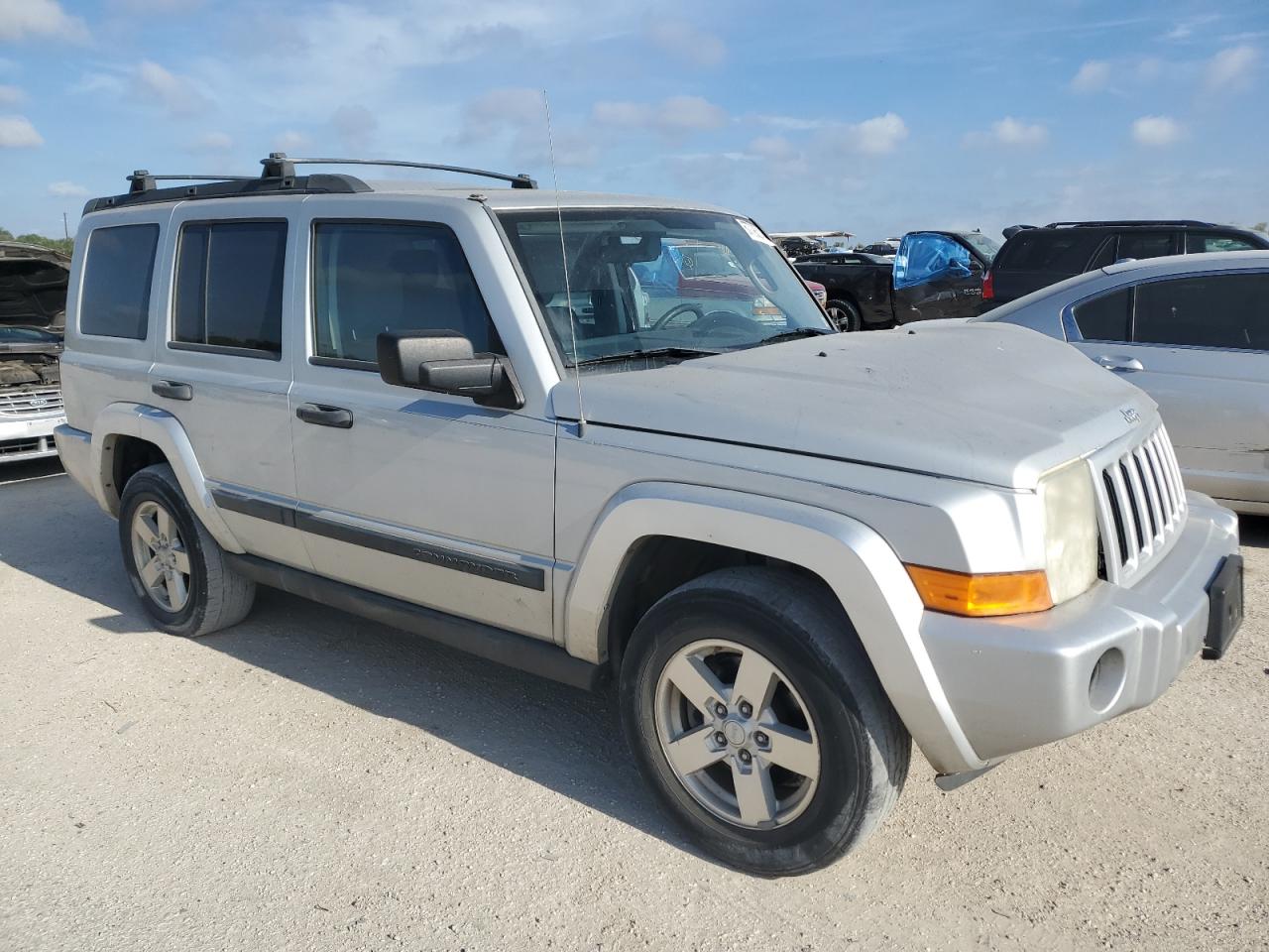 2006 Jeep Commander - Image 3