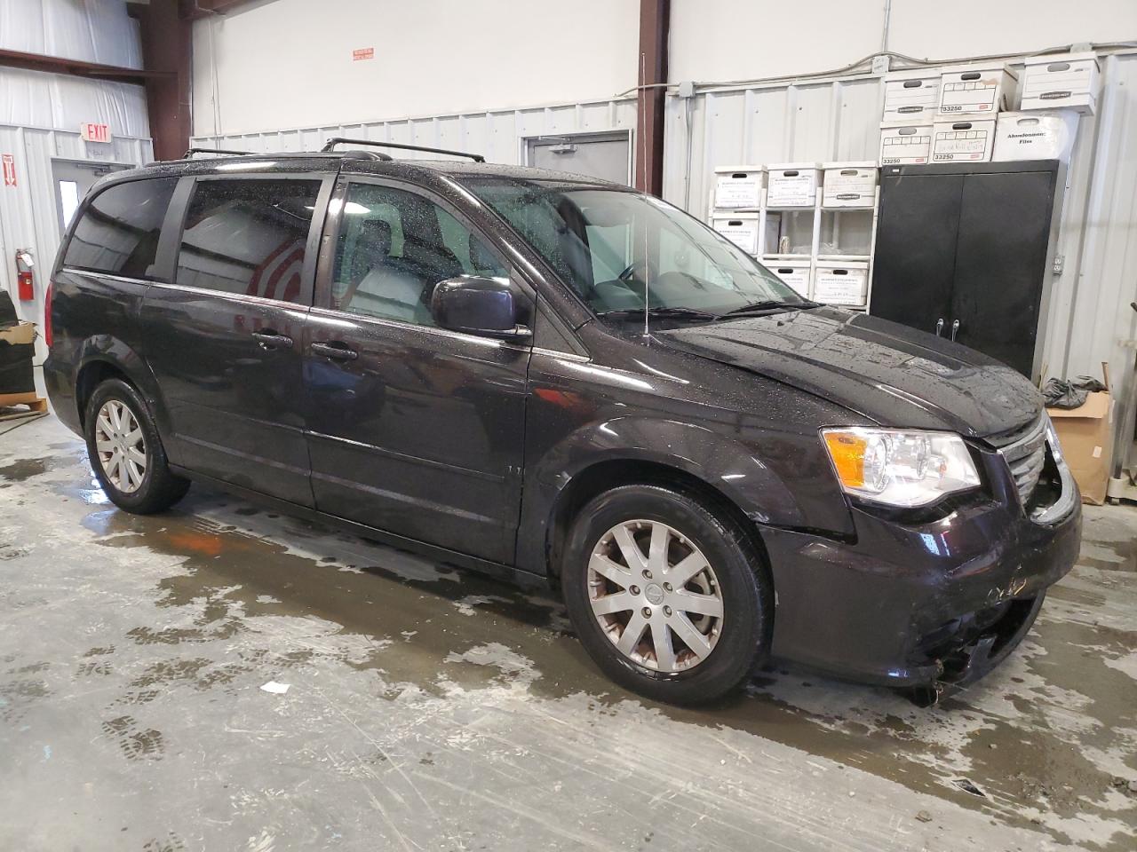 2015 Chrysler Town & Country - Image 4