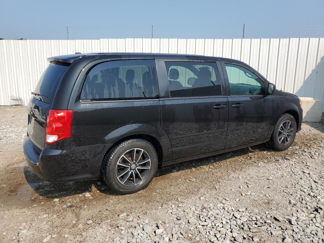 2C4RDGBG5HR563108 2017 Dodge Grand Caravan Se