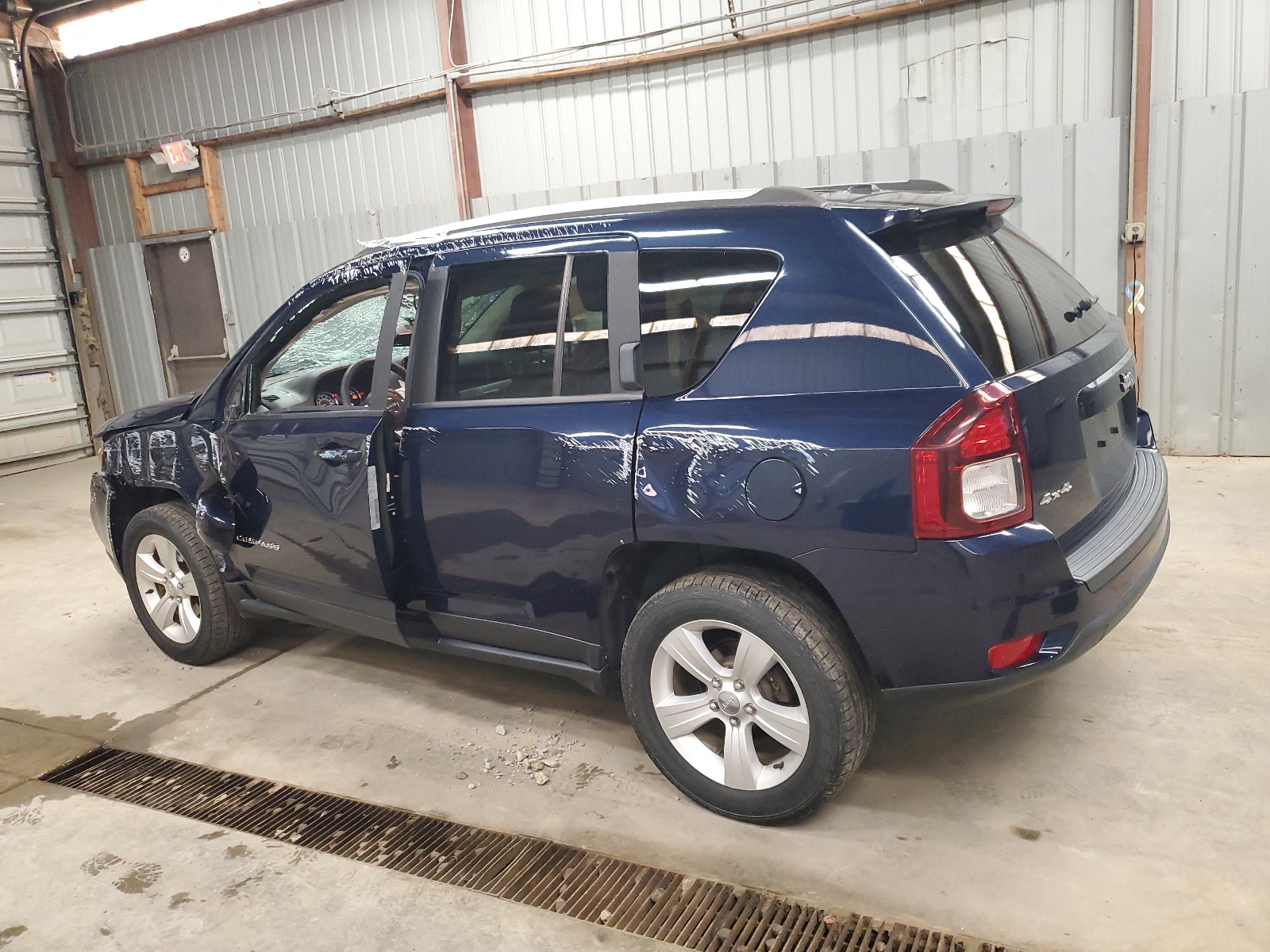 1C4NJDEB3GD753318 2016 Jeep Compass Latitude