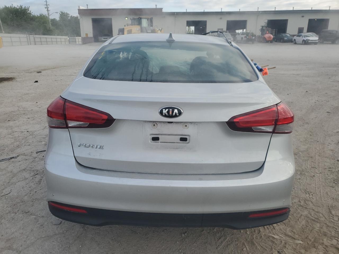 3KPFK4A72JE276907 2018 Kia Forte Lx