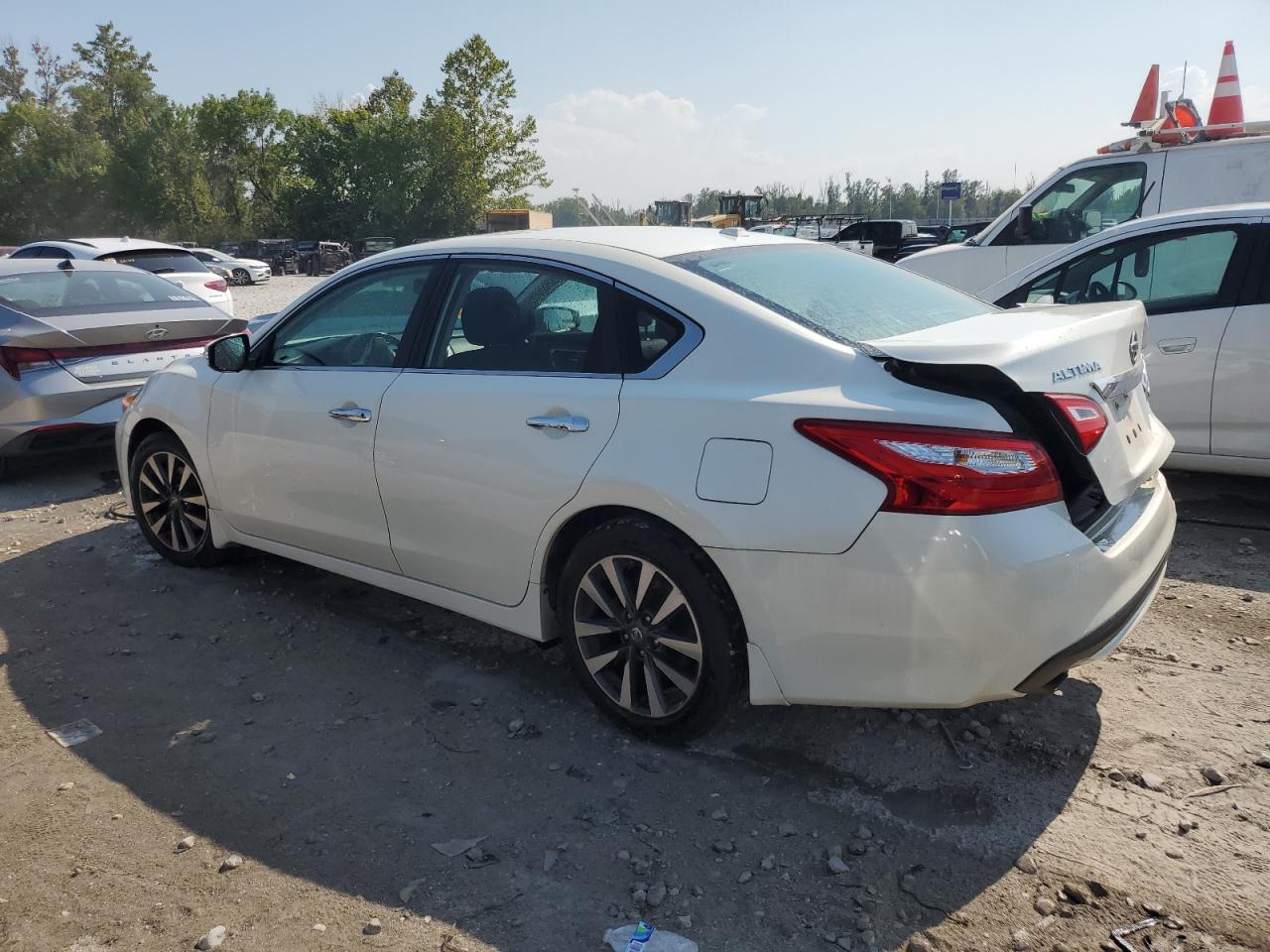 1N4AL3AP5HC240959 2017 NISSAN ALTIMA - Image 2