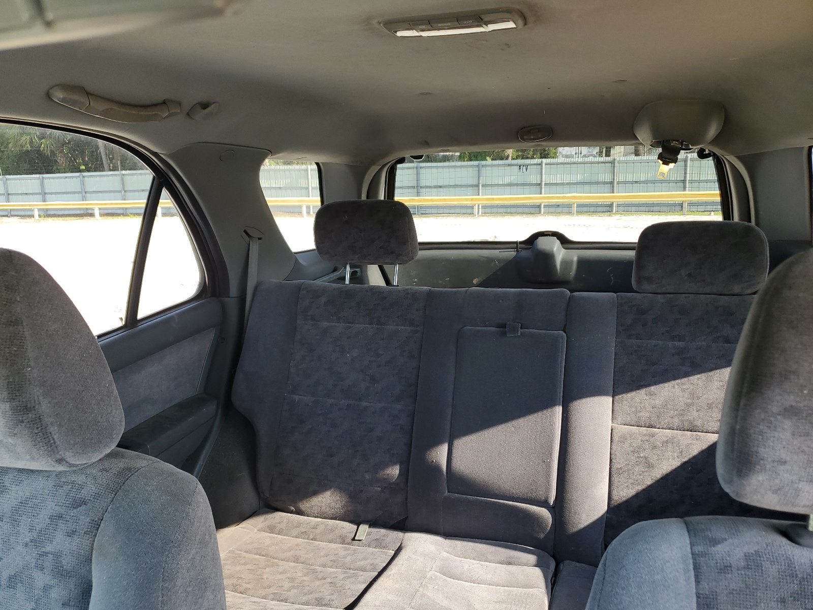 KNDJC733035093409 2003 Kia Sorento Ex