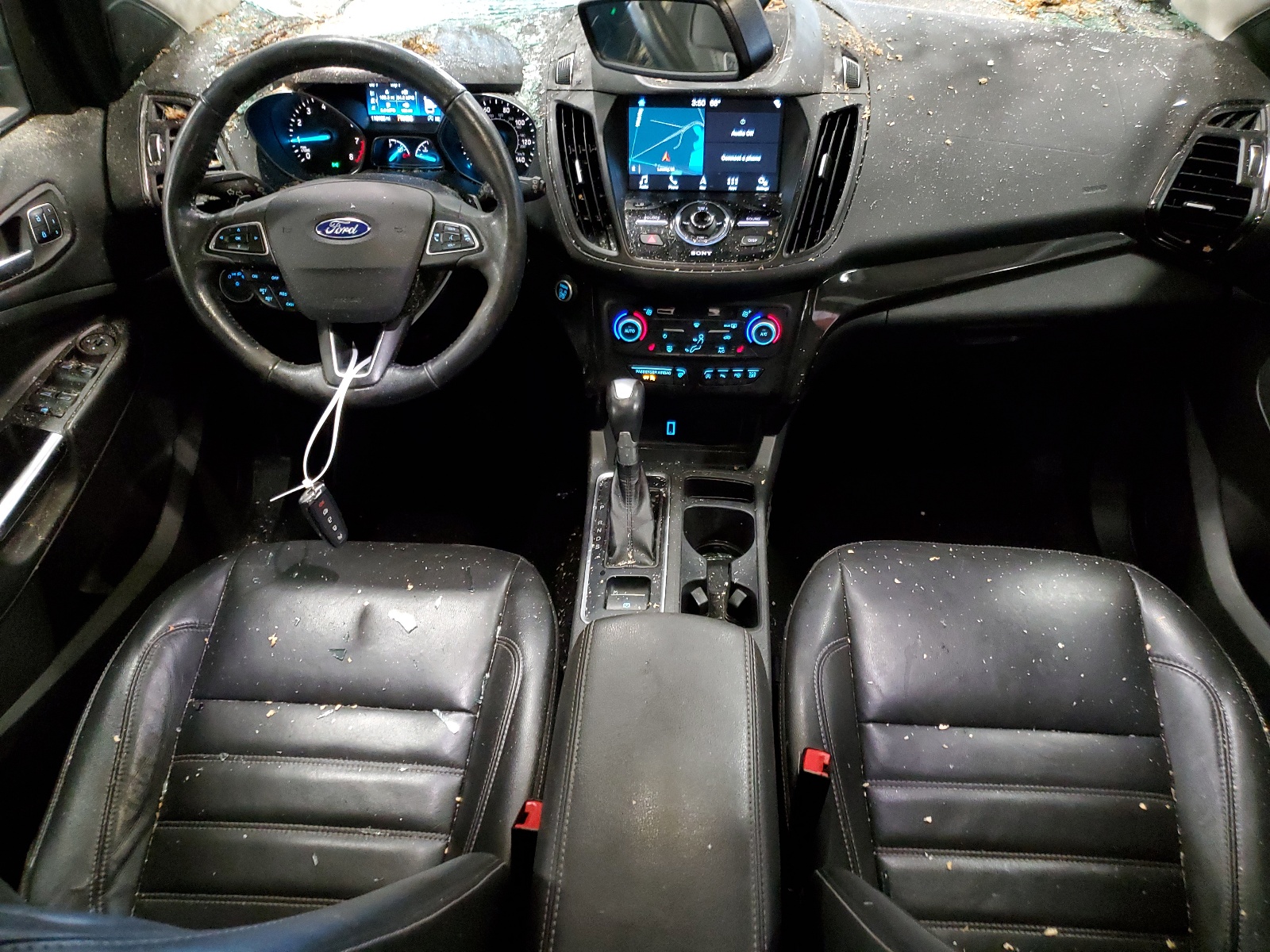 1FMCU9J9XJUB06349 2018 Ford Escape Titanium