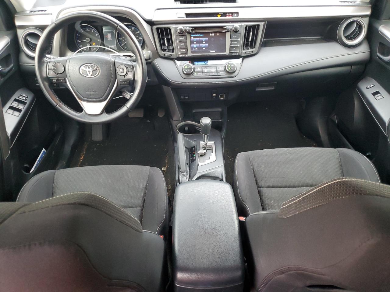 JTMRFREV8HJ129611 2017 Toyota Rav4 Xle