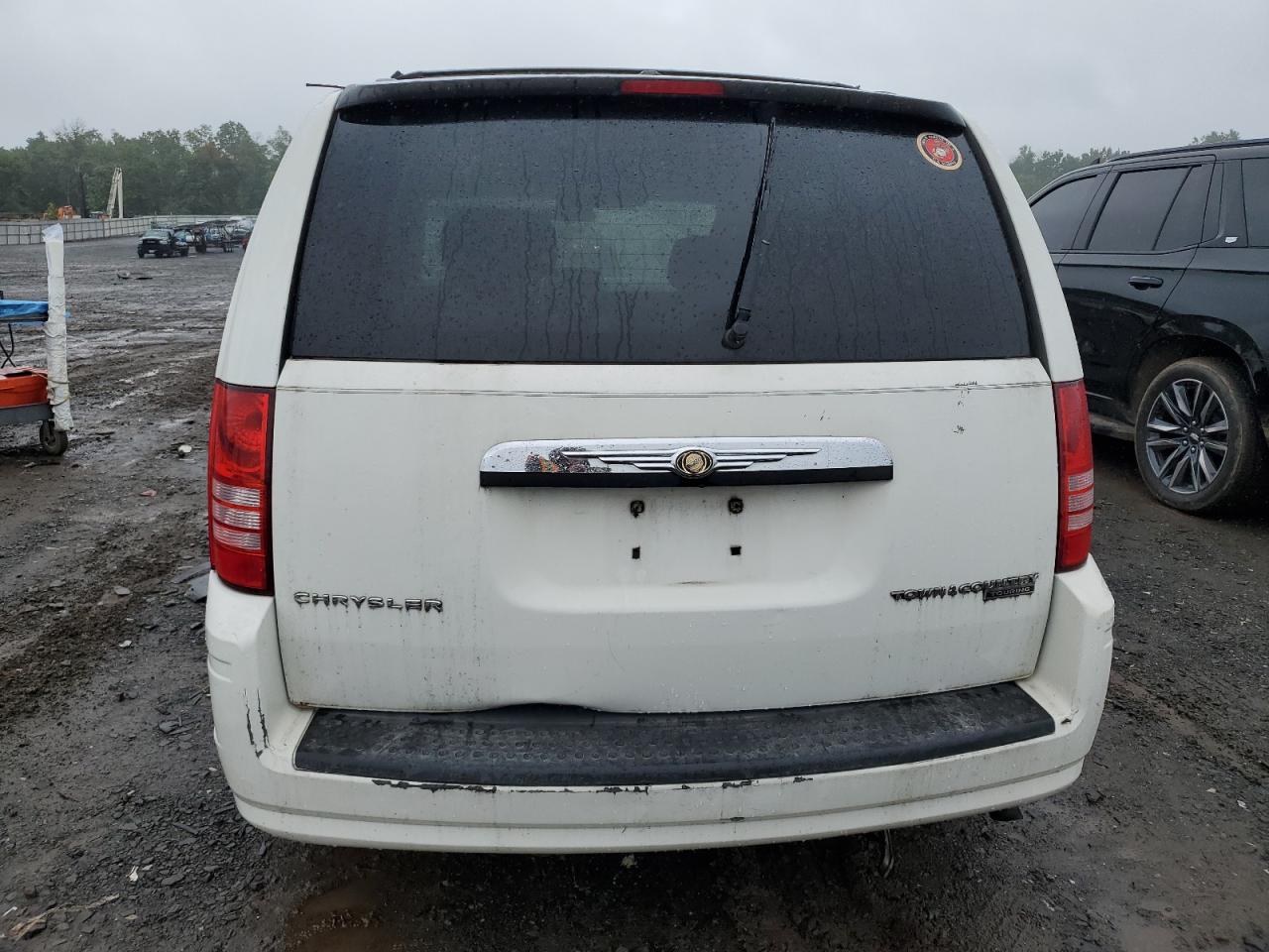 2010 Chrysler Town & Country Touring VIN: 2A4RR5D15AR305587 Lot: 66842114