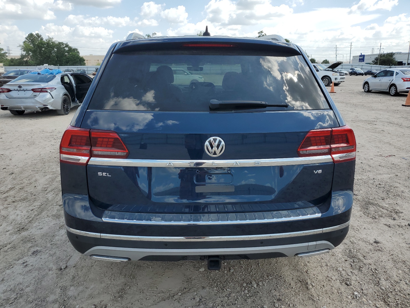 1V2ER2CA7KC619786 2019 Volkswagen Atlas Sel