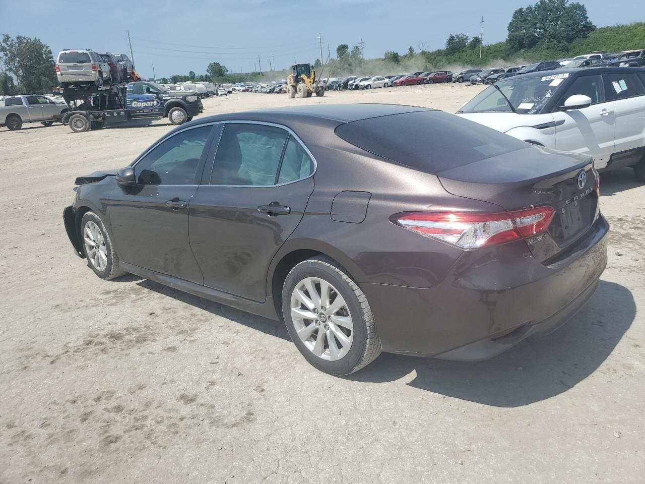 4T1B11HK8JU027163 2018 TOYOTA CAMRY - Image 2