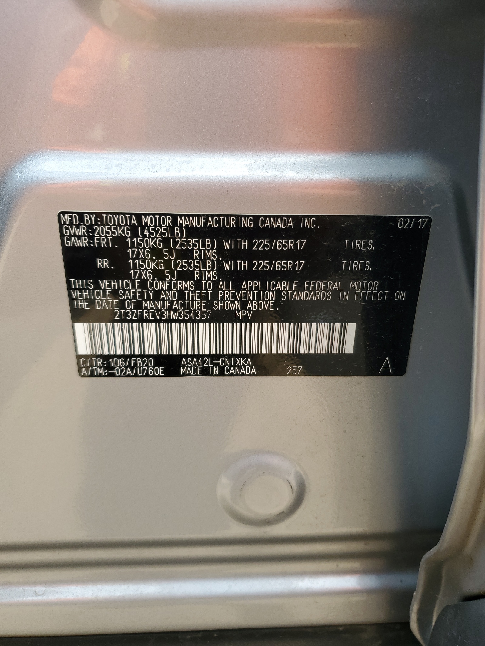 2T3ZFREV3HW354357 2017 Toyota Rav4 Le