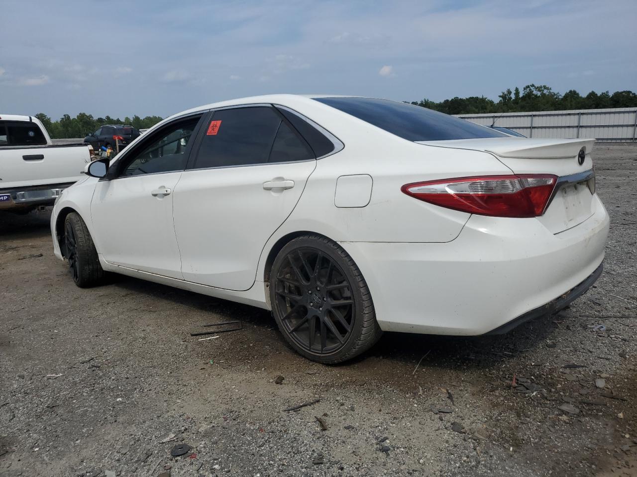 4T1BF1FK4GU190423 2016 TOYOTA CAMRY - Image 2