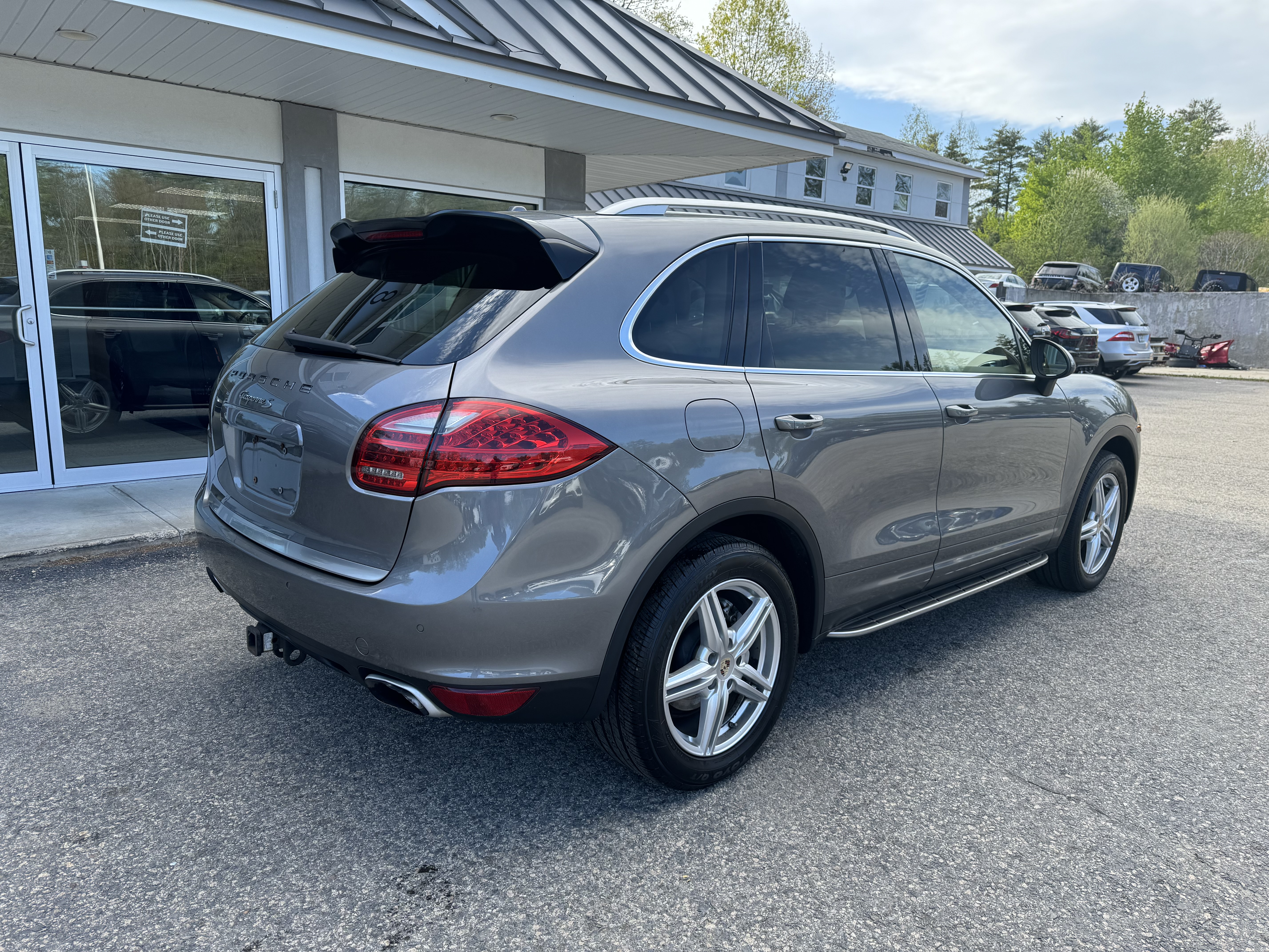 2012 Porsche Cayenne S vin: WP1AB2A29CLA44574