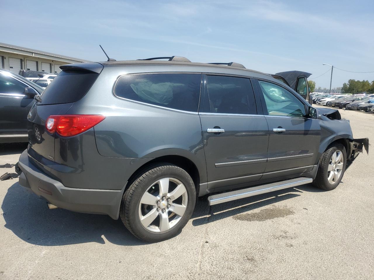 2010 Chevrolet Traverse - Image 3