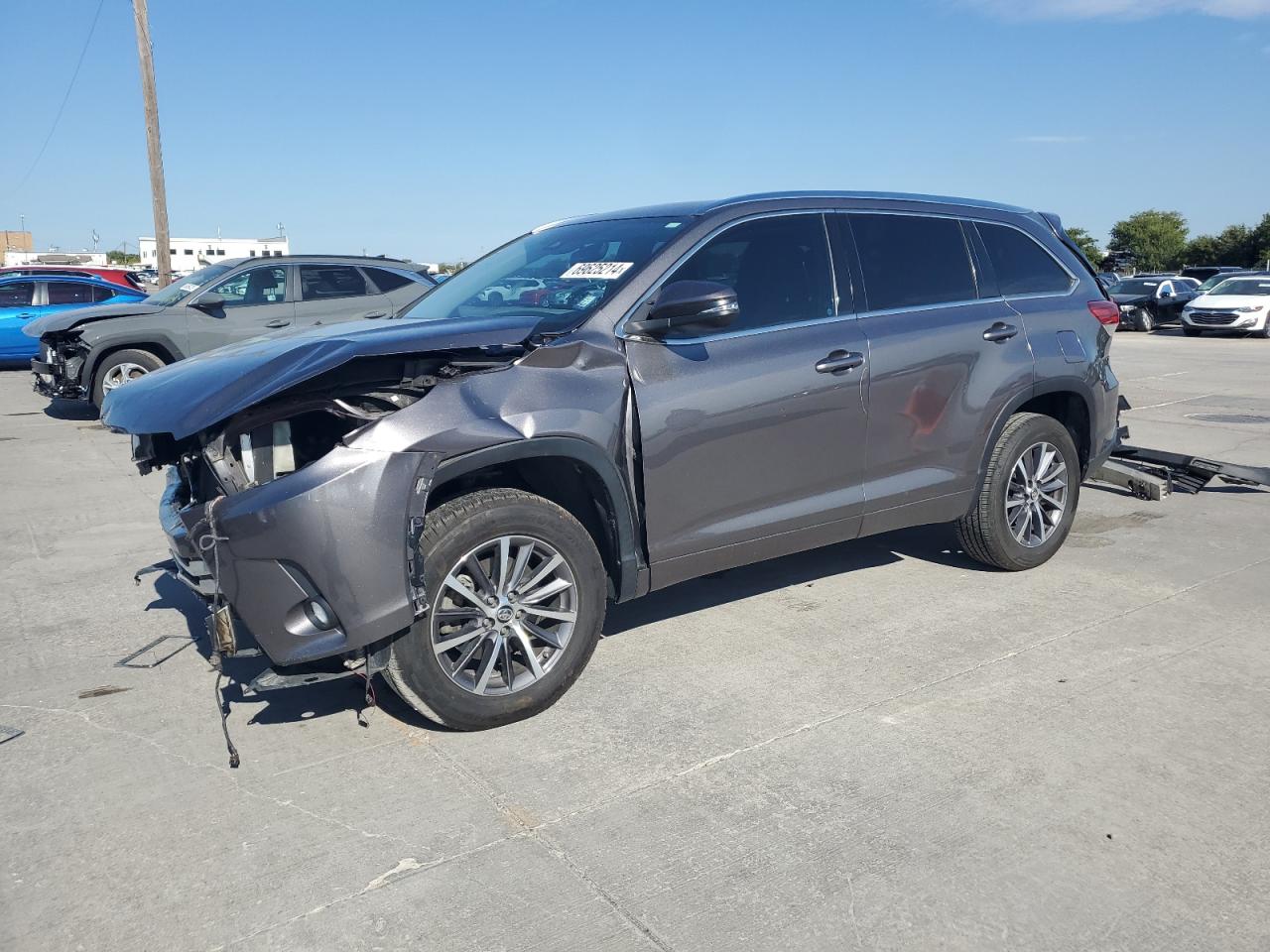 5TDKZRFH4JS543138 2018 Toyota Highlander Se