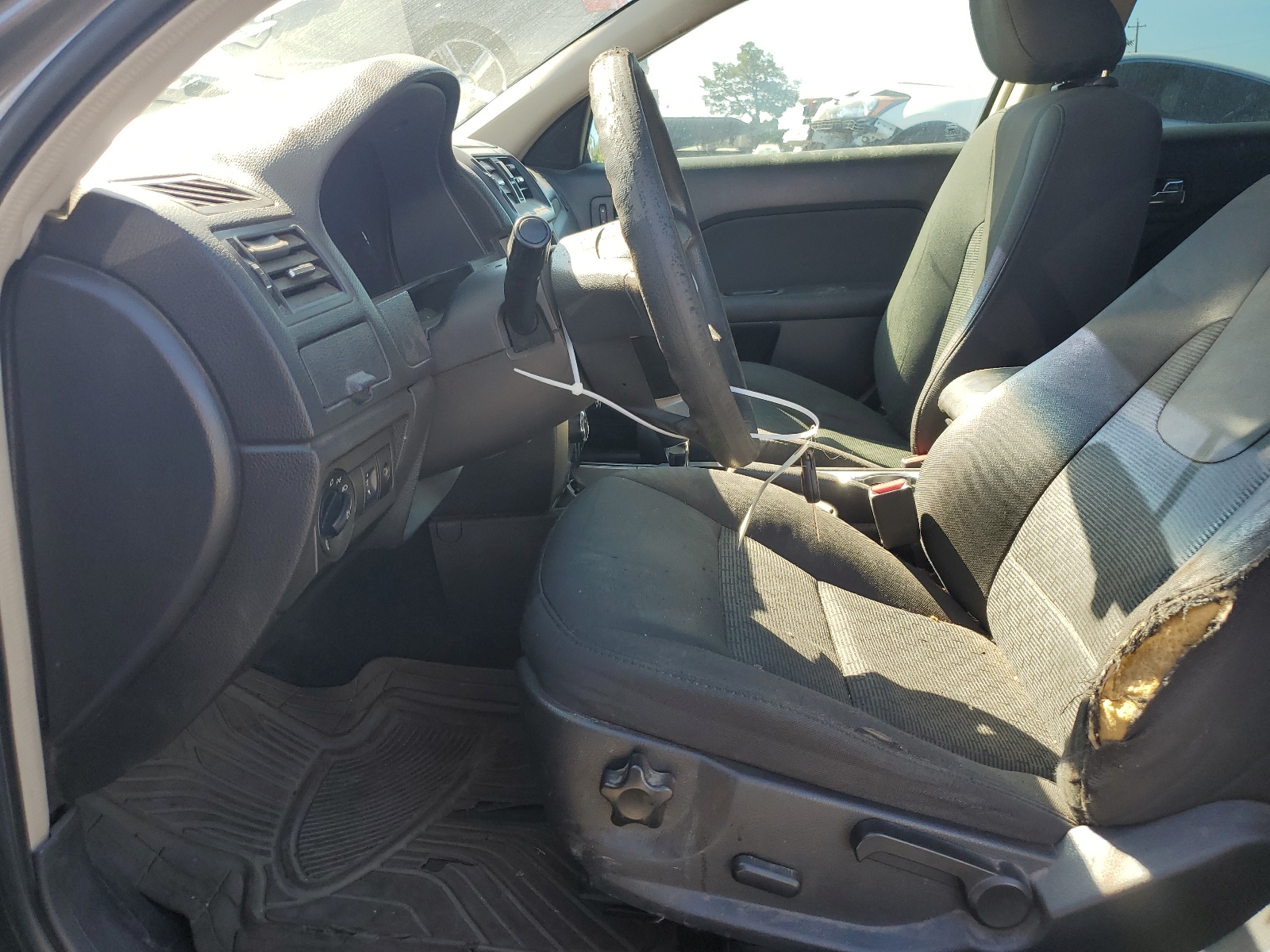 3FAHP0HA6AR305568 2010 Ford Fusion Se