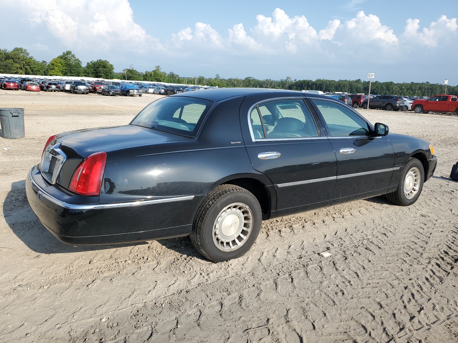 1LNHM81W52Y649334 2002 Lincoln Town Car Executive