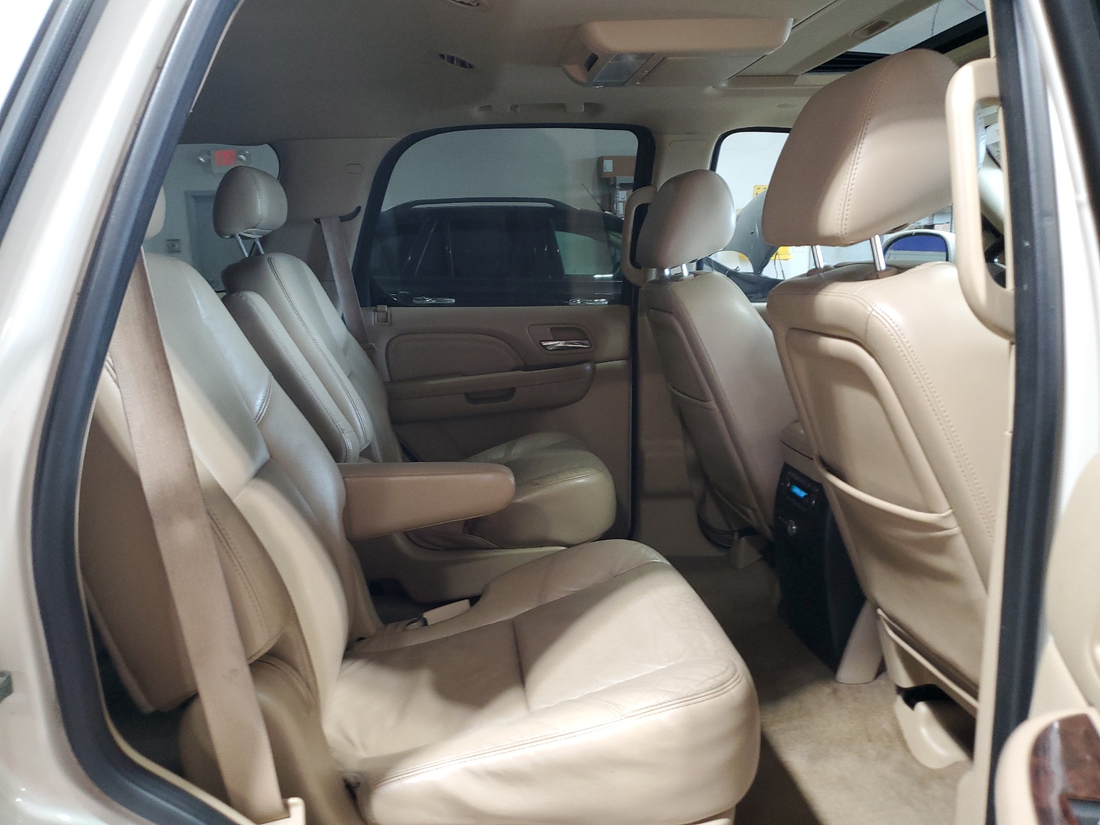 1GYUKBEF2AR283528 2010 Cadillac Escalade Luxury