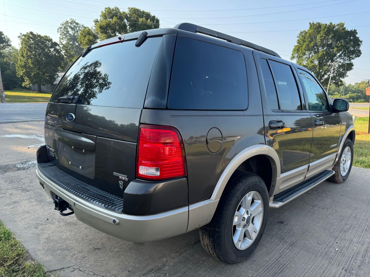 1FMDU74W95UB52707 2005 Ford Explorer Eddie Bauer