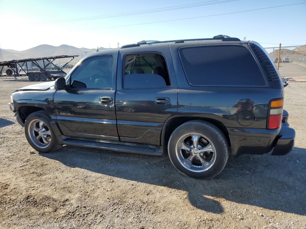 2004 GMC Yukon - Image 2