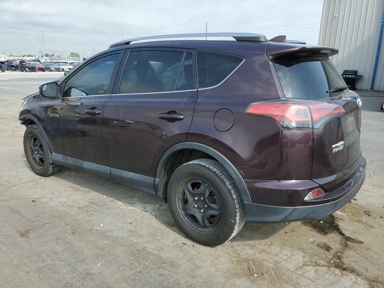 2T3ZFREV1HW320532 2017 TOYOTA RAV 4 - Image 2