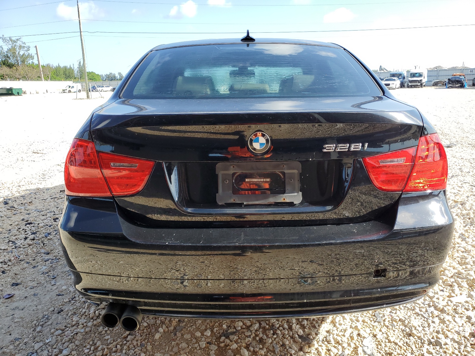 WBAPH7G50BNN07033 2011 BMW 328 I