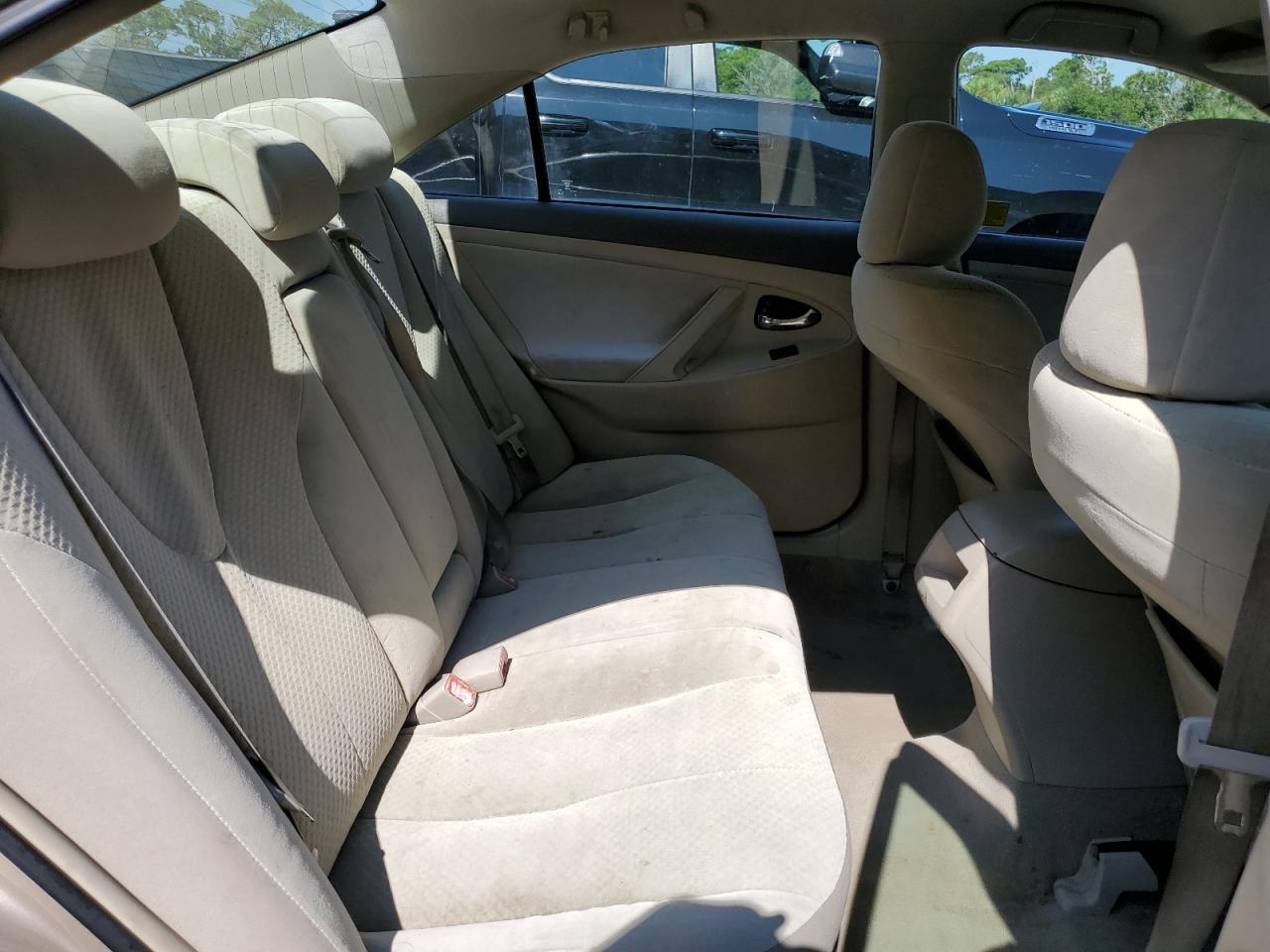 2009 Toyota Camry - Image 10