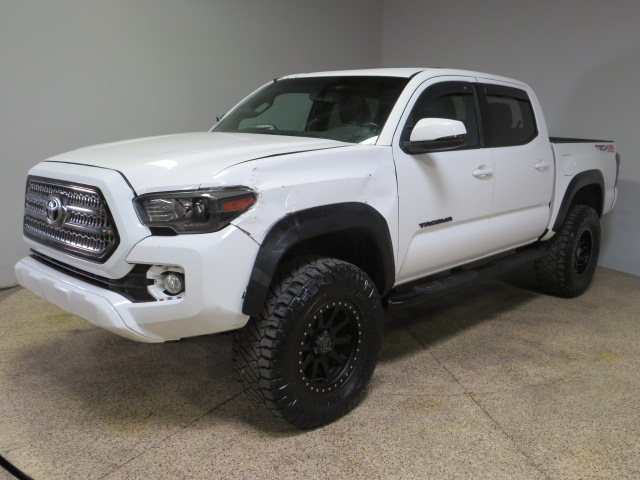 2019 Toyota Tacoma Double Cab vin: 3TMCZ5AN4KM221174