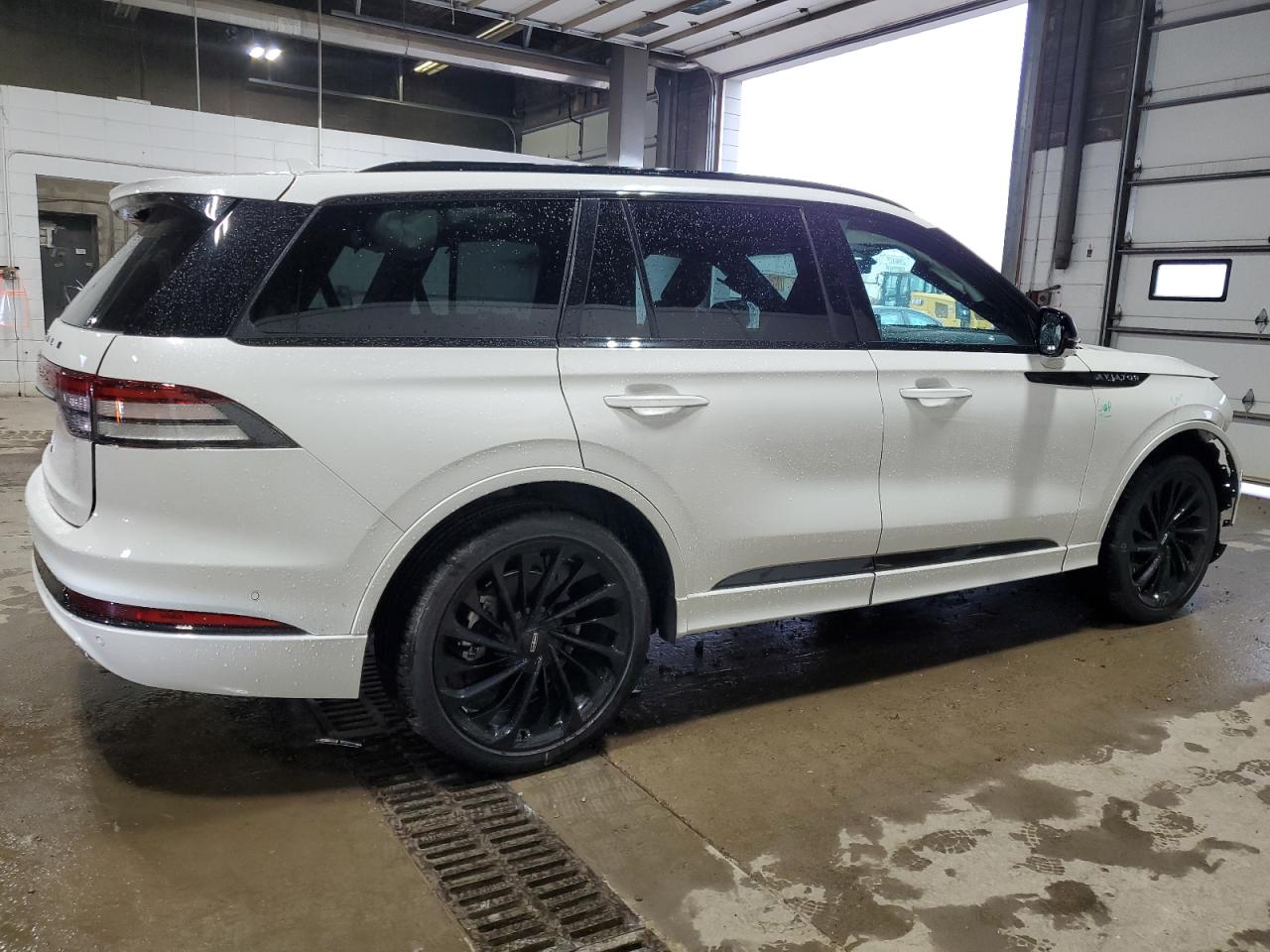 5LM5J7XC9PGL23548 Lincoln Aviator RE 3