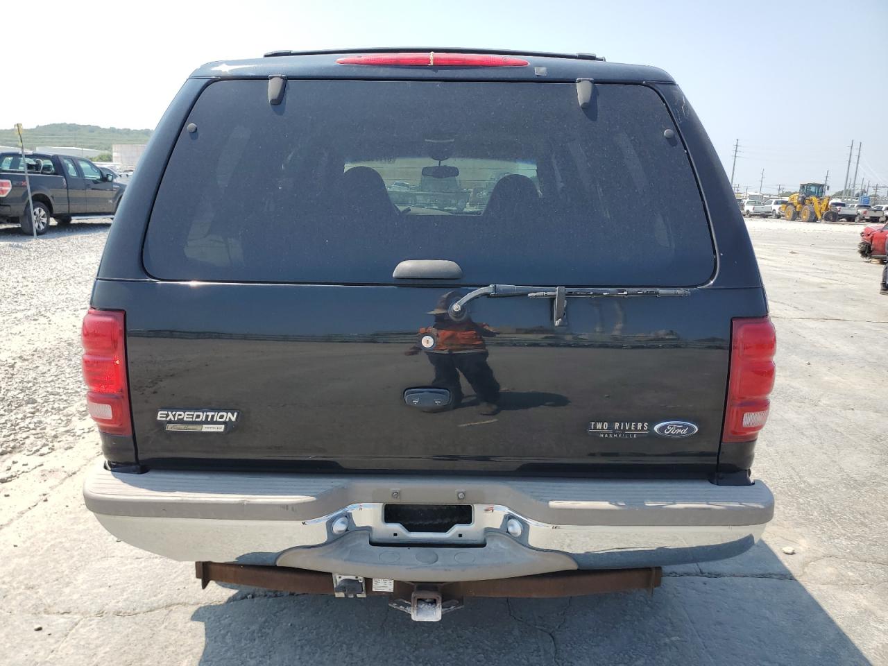 2000 Ford Expedition Eddie Bauer VIN: 1FMRU17L5YLA55681 Lot: 67779274