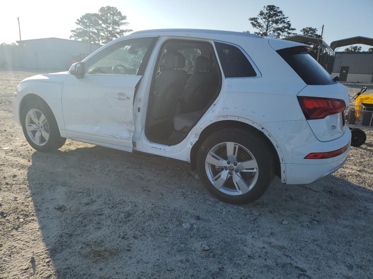 WA1BNAFY0K2027794 2019 AUDI Q5 - Image 2