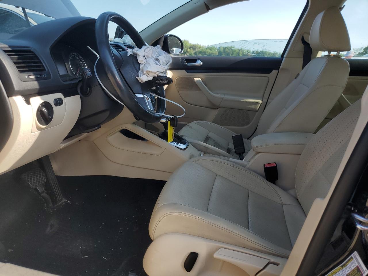 2010 Volkswagen Jetta - Image 7