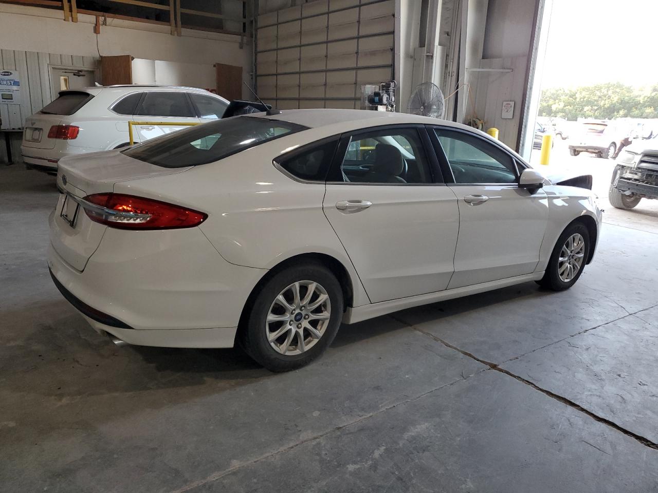 2018 Ford Fusion S VIN: 3FA6P0G77JR231901 Lot: 44007734