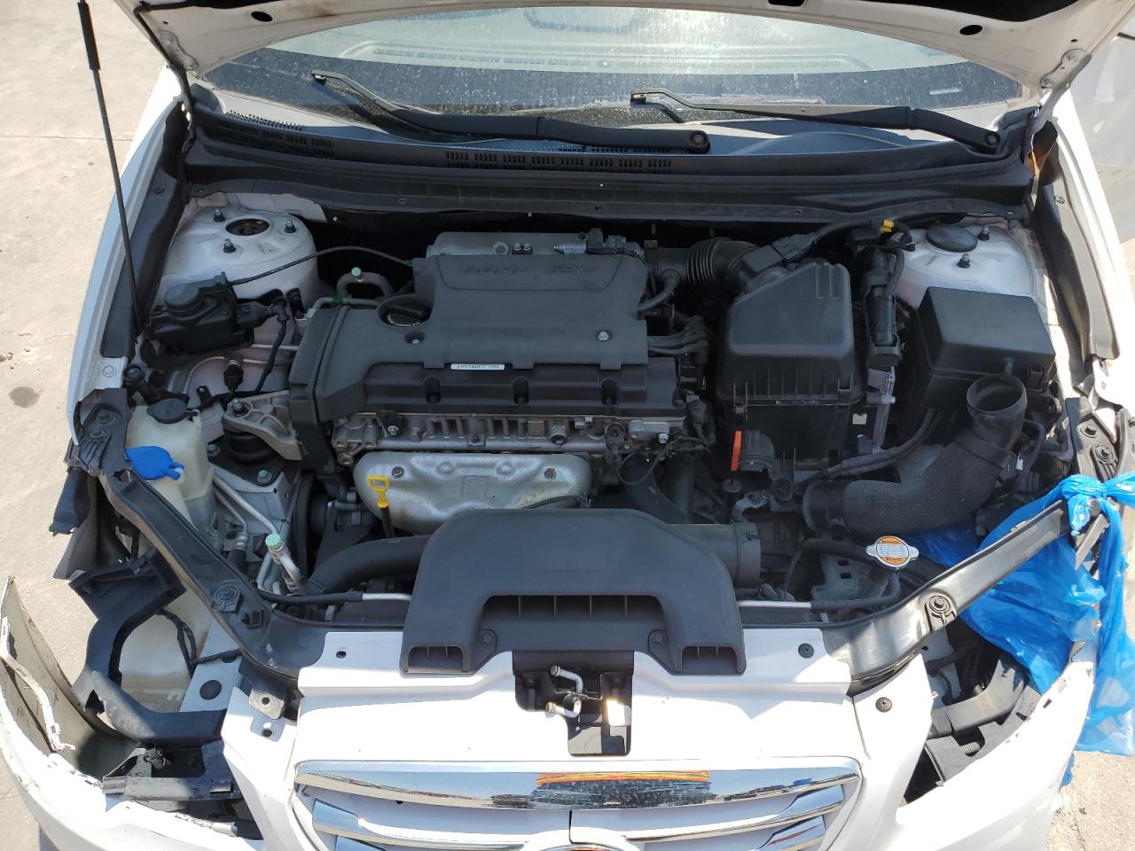 2010 Hyundai Elantra - Image 11