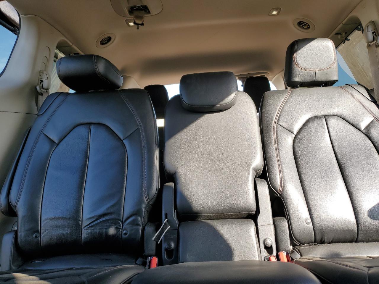 2017 Chrysler Pacifica - Image 10