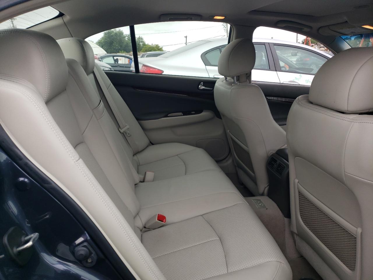 2011 Infiniti G - Image 10