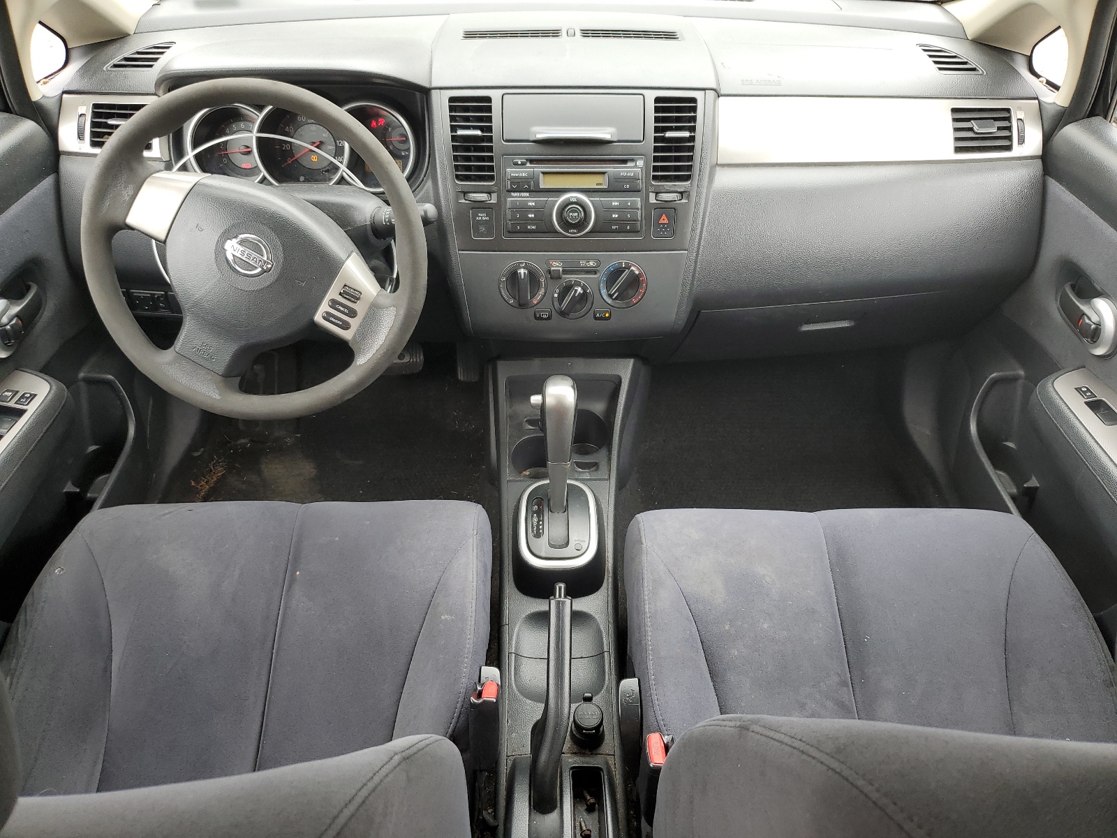 3N1BC11EX8L463670 2008 Nissan Versa S