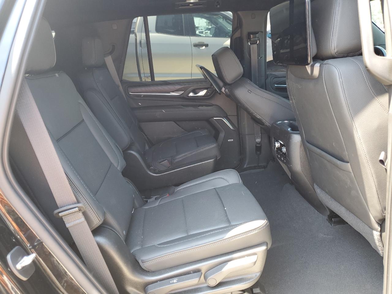 2021 GMC Yukon - Image 11