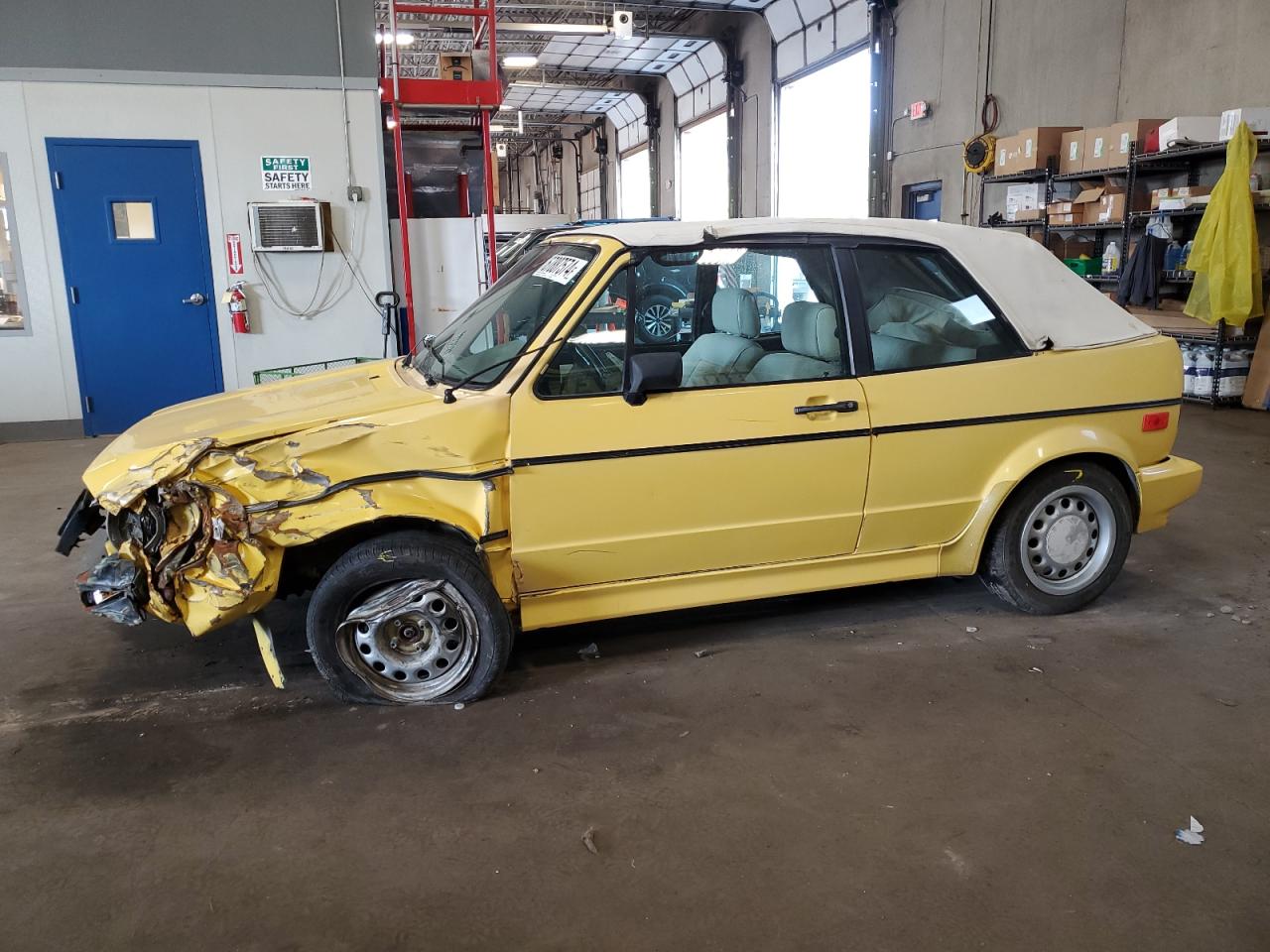 1990 Volkswagen Cabriolet zu verkaufen in Ham Lake, MN - Front End