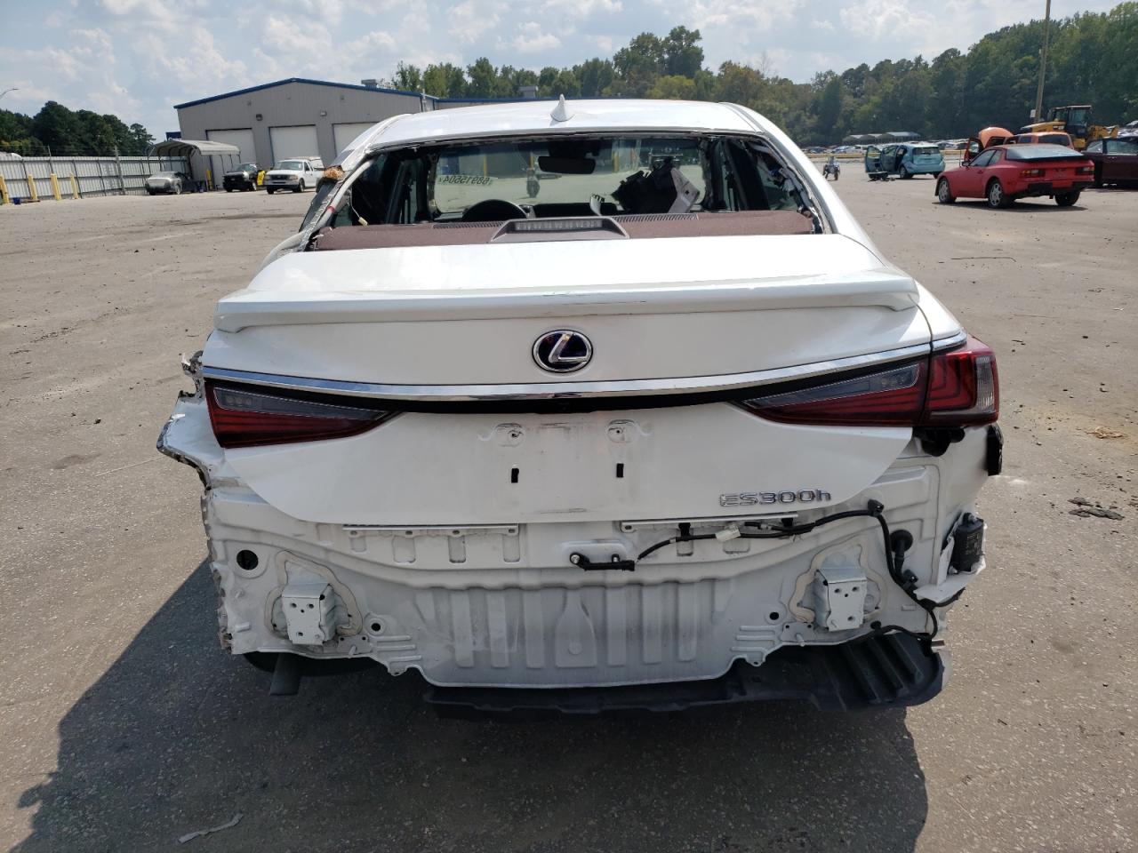 2021 Lexus ES - Image 6