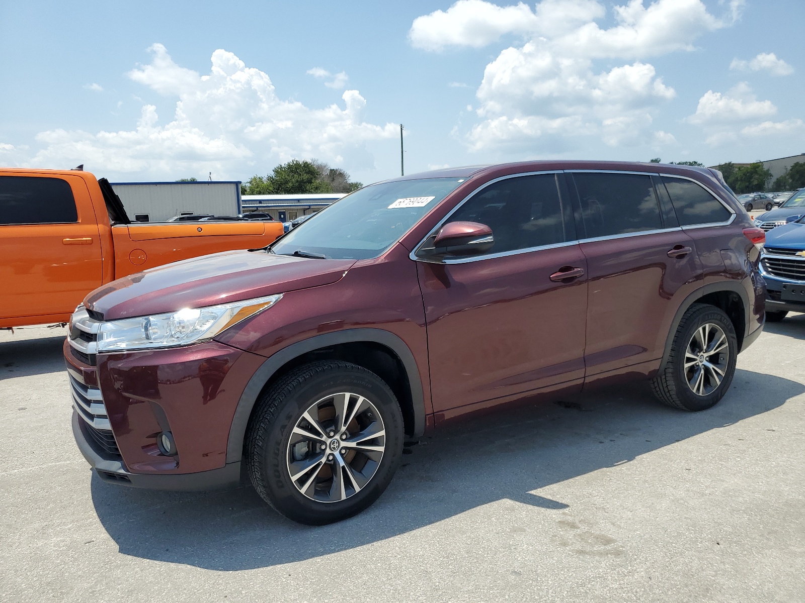 2018 Toyota Highlander Le vin: 5TDZZRFH1JS277754