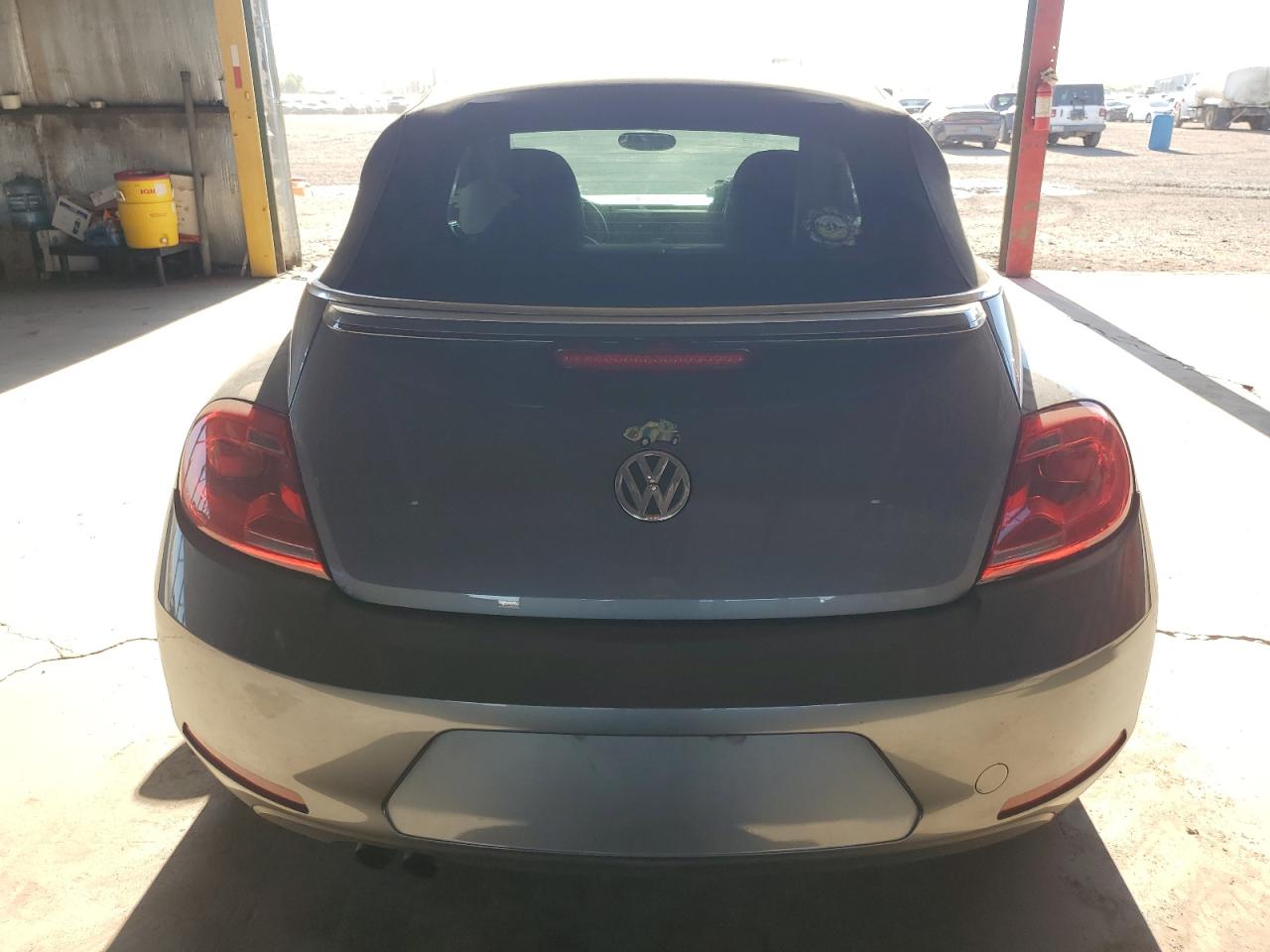 2015 Volkswagen Beetle 1.8T VIN: 3VW517AT8FM813755 Lot: 67704364