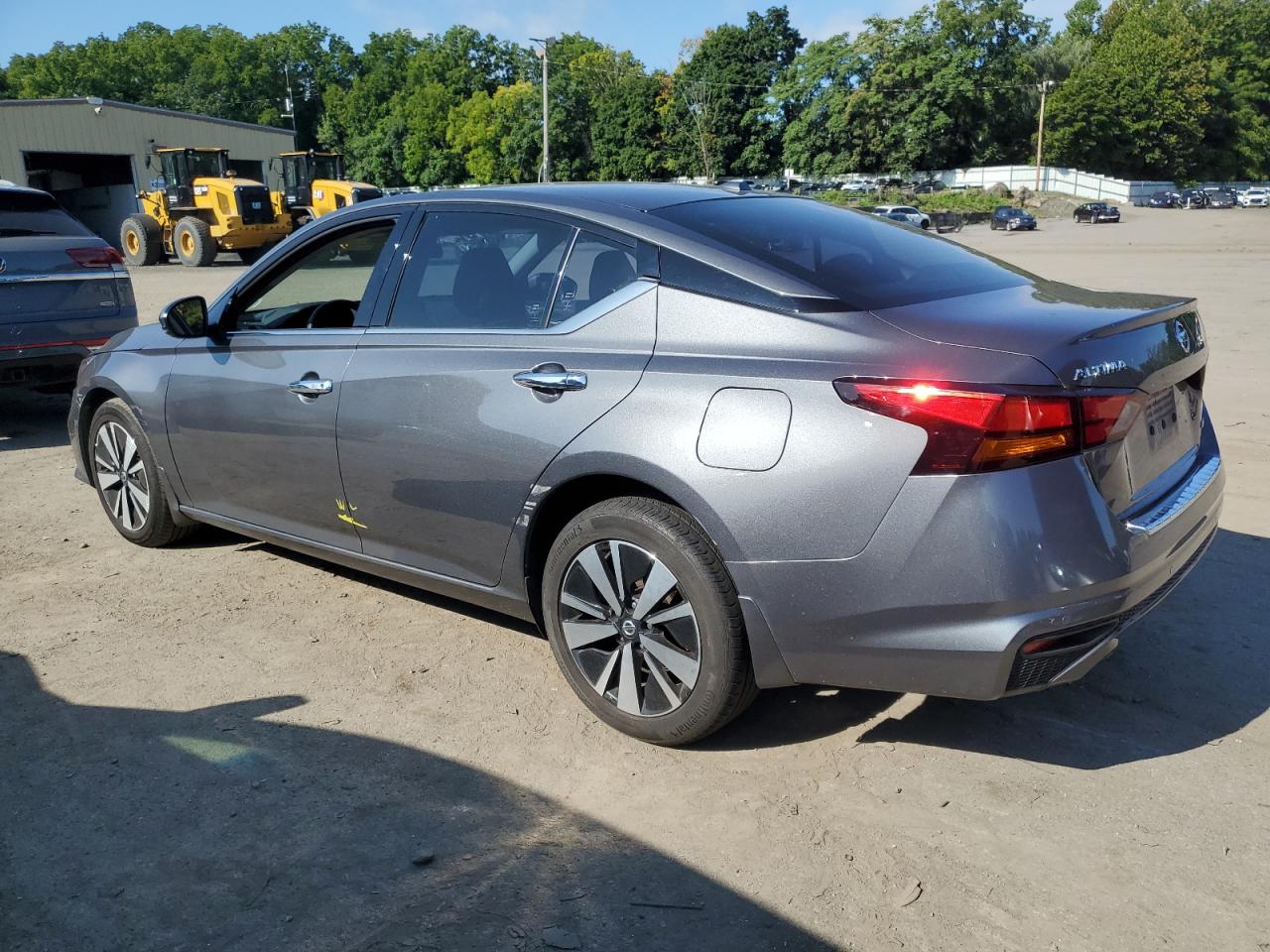 2021 Nissan Altima - Image 2