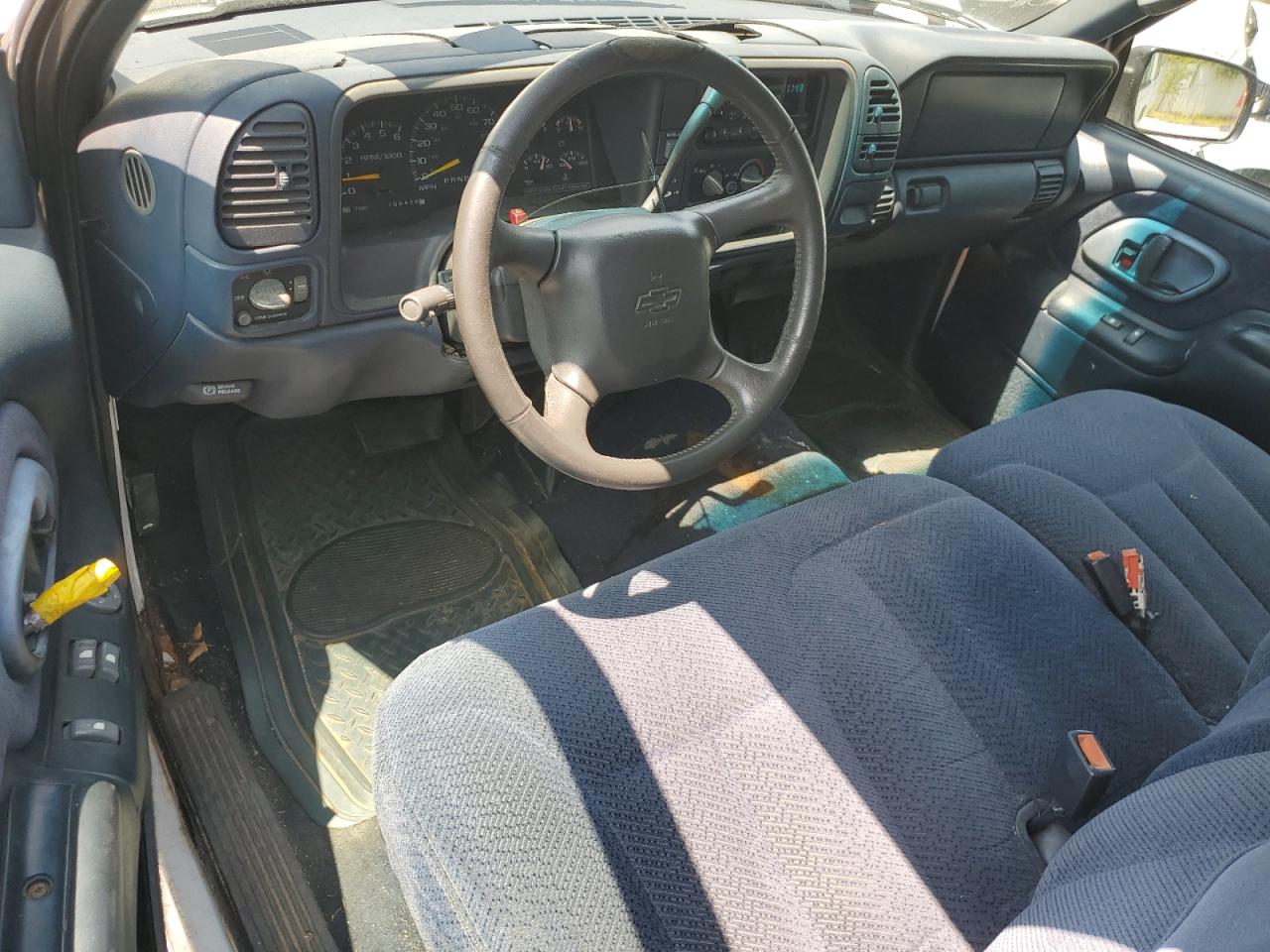 1998 Chevrolet Gmt-400 K1500 VIN: 1GCEK19M6WR142465 Lot: 66123724