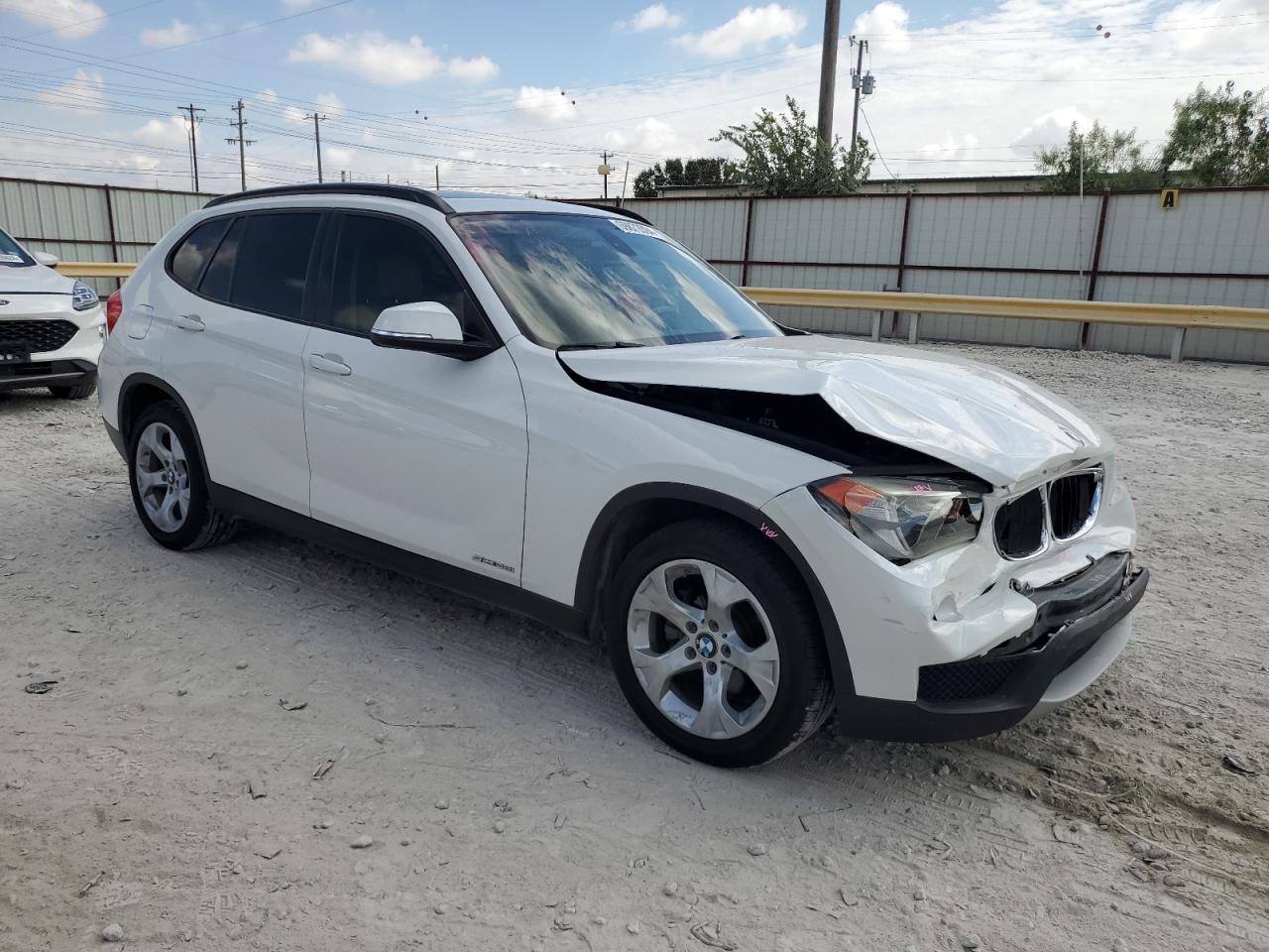 VIN WBAVM1C55EVW51977 2014 BMW X1 no.4