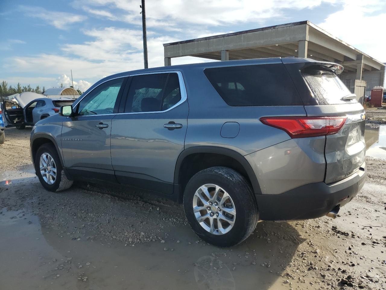 2019 Chevrolet Traverse Ls vin: 1GNERFKW3KJ131847